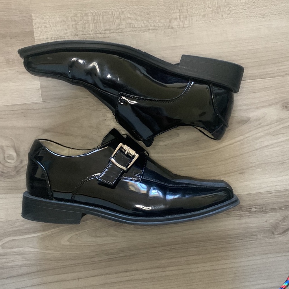 Easy Strider black dress shoe with buckle size 5 boys - Picture 3 of 6